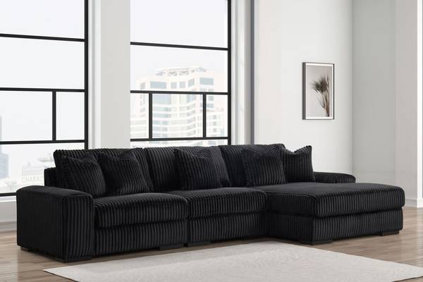 Modern black 3pc sectional includes throw pillows - new 1