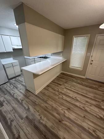 $1,400 / 2br - 1080ft2 - 2 + Bedroom, 1 Full baths Pepsodent (Raleigh)63968070411906122