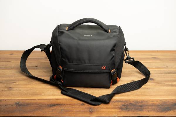 Sony Alpha mirrorless camera carrying case strap A7IV A6700 A7SIII 1
