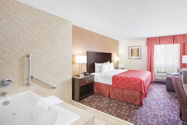 $369 / 1br - Sky Tree pool/ hot tub, Mini-fridge and microwave with free breakfast (8175 E Skelly Dr, Tulsa, OK)63806171625219121