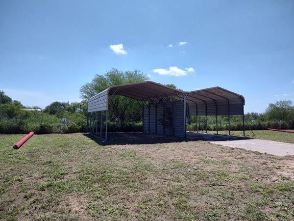 $40 Indoor and outdoor storage spaces available. 10x10 / 10x20 indoor (Premont)64036535960578123