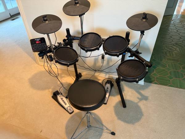 7 Piece Alesis Turbo Drum set 1