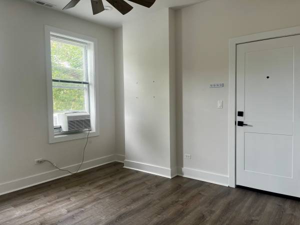 $2,250 / 2br - 900ft2 - $2250/mo - Stunning Renovated 2BR in Heart of Andersonville | Move-In (Andersonville)63959877003011124