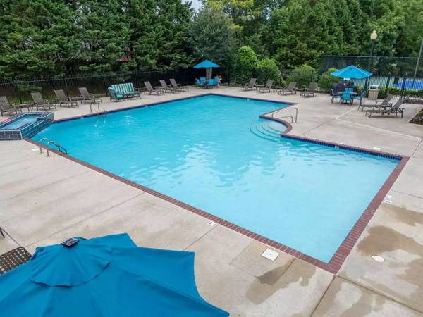 $1.129 / 1 dormitorio - 758 pies² - ¡Este lugar se sentirá como en casa! ¡Disponible 1 dormitorio, 1 baño! ¡758 pies²! (Huntsville)63658759866499124