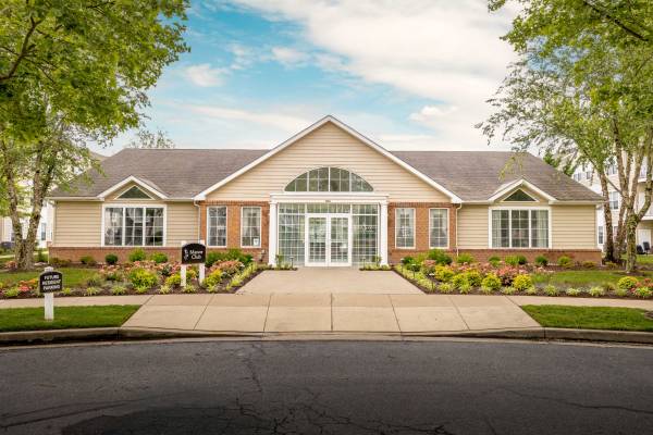 $1,629 / 2br - 1038ft2 - 🏠Come Home to Marley Manor this Autumn! (Salisbury)63806863233027122