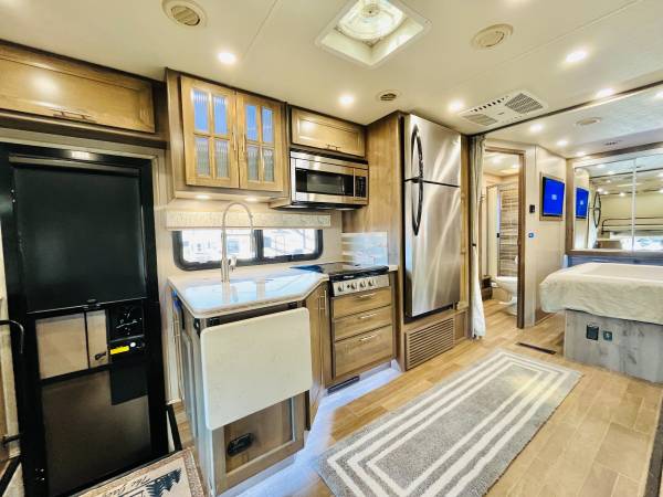 2021 FOREST RIVER DYNAMAX ISATA 5 30FW 1