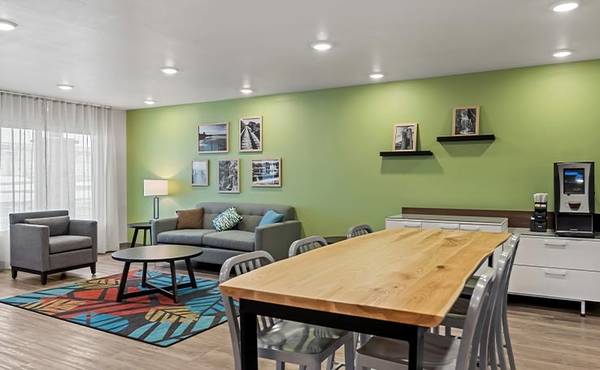 $350 / 1br - 1st Week Manager's Special - A Smart Apartment Alternative! (4101 Galleria Drive, Loves Park, IL)63981972697730124