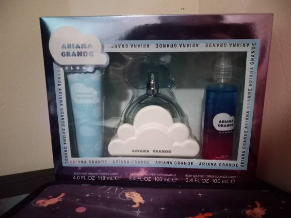 Ariana Grande Cloud Set 1