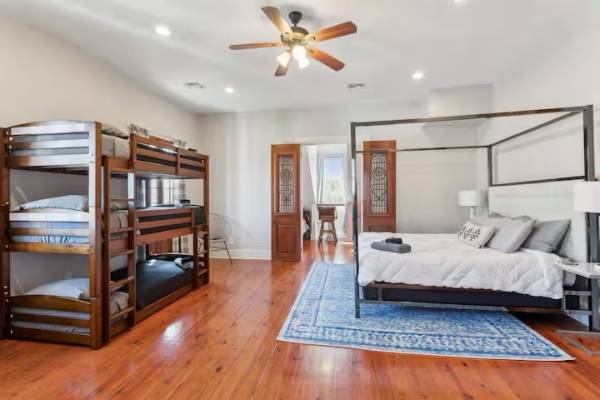 $200 / 4br - The Creole Complex B&B - vista desde tu balcón / Grupos / Solteros (Nueva Orleans - Barrio Francés)63792119338881124