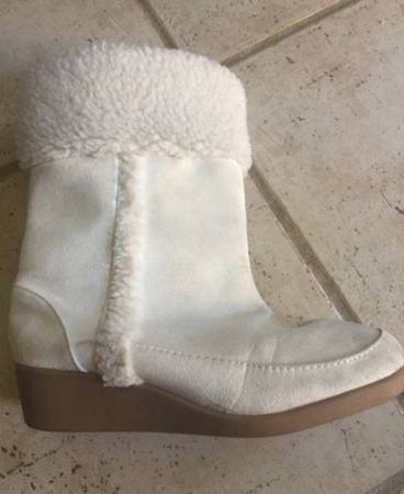 Size 3 fall/winter fashion boots - old navy - PU east markham 1