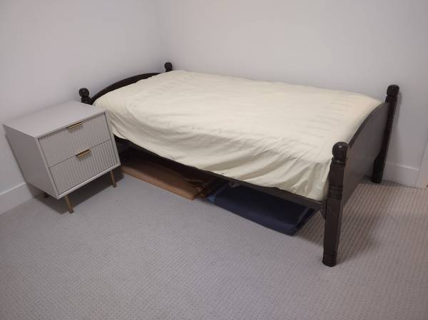 Beautyrest Mattress & Twin Bed Frame 1