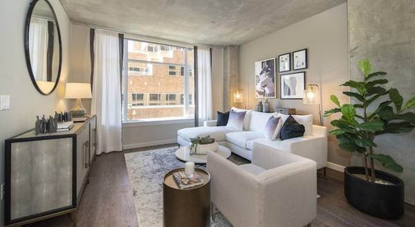 $1,575 / 1br - 616ft2 - ¡Déjese mimar con lujo: vistas de ático, sala club y ofertas exclusivas! (Downtown Portland)63831607719425121