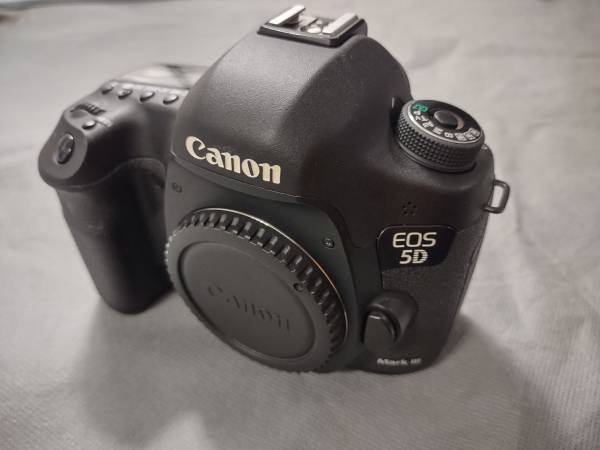 Canon 5D mark III 1