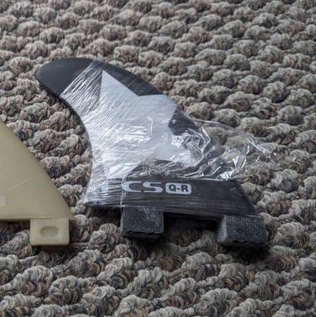 2 FCS QR mini fiberglass, gray with star, side small fins