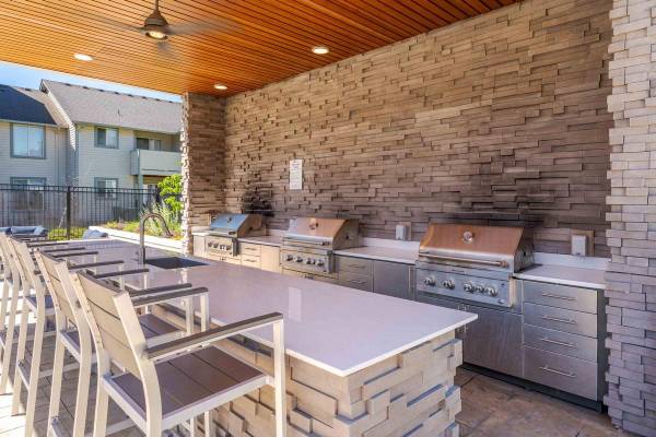 $1,849 / 3br - 1123ft2 - Lots of cabinets, Patio/Balcony with storage, Large walk-in closets63831608041601121