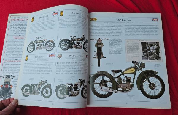 1995 La enciclopedia de la motocicleta, libro nuevo en tapa dura - $30 (Tacoma)63439448731393124