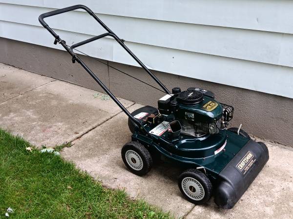 STOP RAKING!!  Troy Bilt / CRAFTSMAN DRIVEWAY /  PARKING LOT BLOWER,YARD VAC CHI 1
