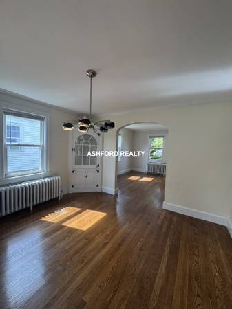$3,100 / 3br - CHARMING SINGLE FAMILY  3BDRMS 1.5 BTHS AV 10/1 (WATERTOWN)63828406978433123