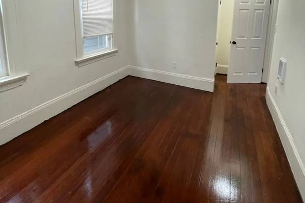 $2,150 / 3br - Charming 3-Bed, 2-Bath Apartment Near Oakland School (oakland downtown)64049800987905123