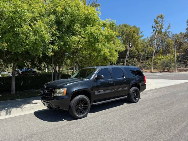 Suburban 4x4 Chevy 2012, título limpio, ha pasado la prueba de emisiones, FUNCIONA EXCELENTE - $8.950 (condado de Orange)63437414041475122