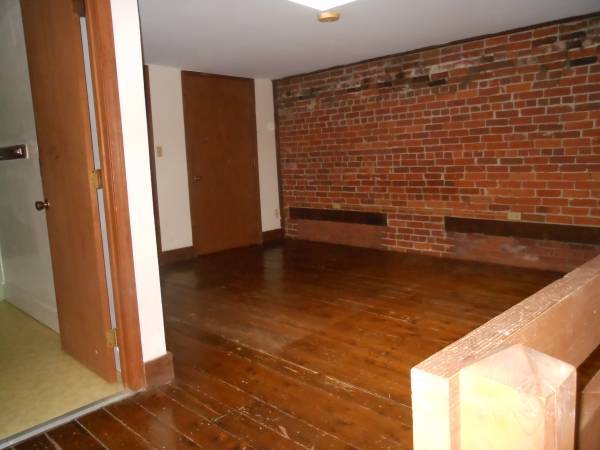 $1,450 / 1br - Spacious Loft Style Apartment - Downtown (Northampton)64017047798402121