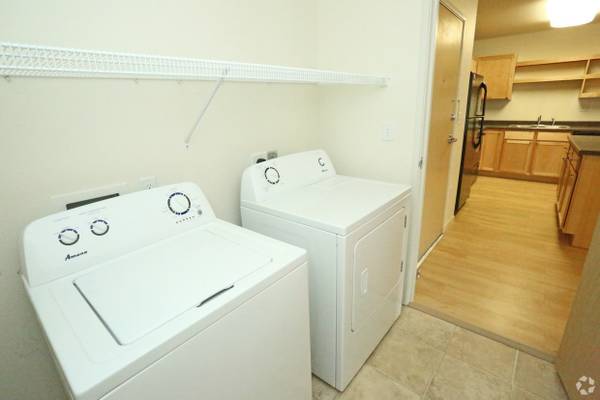 $1,105 / 2br - 916ft2 - Walk-in Closet, Dishwasher, Private Balcony (301 2nd Street East, Williston, ND)63663379915907123