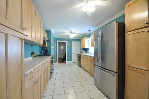 $899,900 / 4br - ATTENTION VALUE BUYERS...Don’t Miss This Opportunity! (Medford)63856339425411121