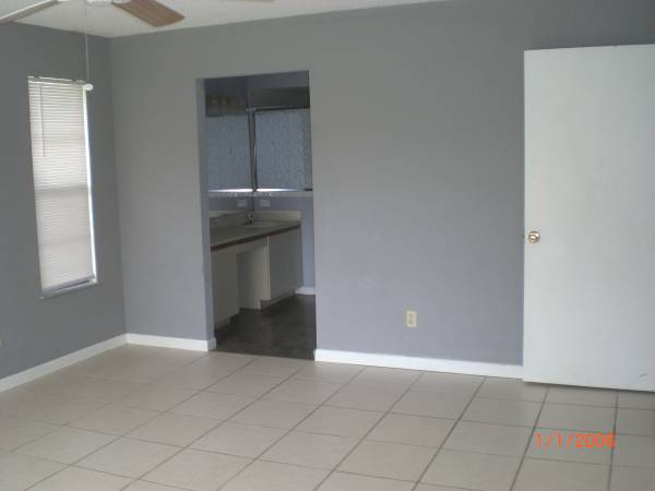 $1,200 / 1br - 644ft2 - $1,200 month, House share with ONE person. Lots of room, quiet. (Gatlin/Port St Lucie Blvd area)63799881469827120