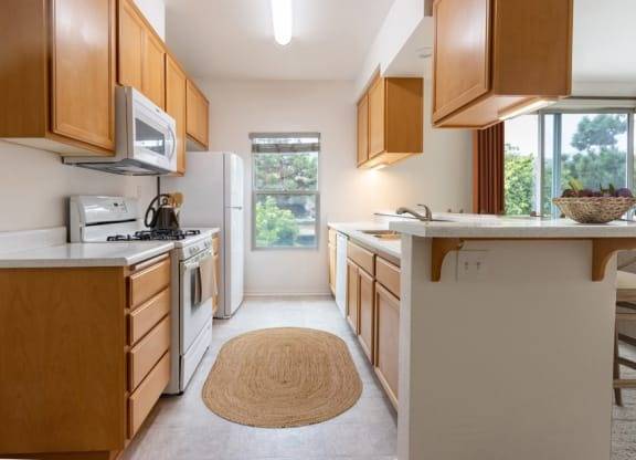 $2,209 / 2br - 810ft2 - 🍁 Caiga en la comodidad: ¡mudarse esta temporada! (113 S U St, Lompoc, CA)63695970813059123