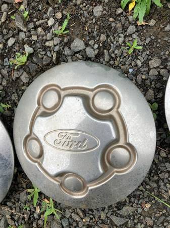 three hub caps for 1998 ford ranger 1