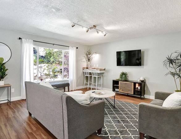 $1,595 / 2br - On-site Management & Maintenance, Community Room - Two Bedroom (Milwaukie Heights)63615727078273123