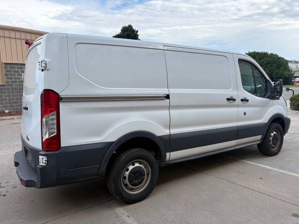 2015 Ford 250 transit excellent condition - $7,000 (Aurora)63621874312193124