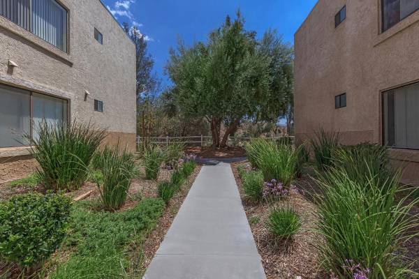 $2,399 / 2br - 945ft2 - Washer/Dryer In-Unit, Extra Storage, Playground (Santa Clarita)63912984449923121
