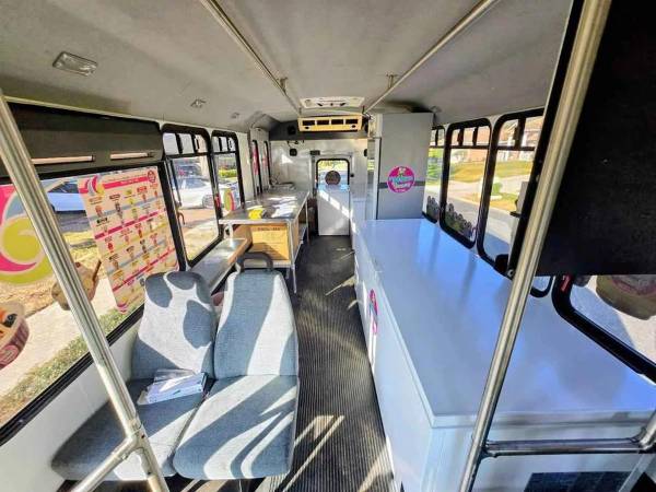 2012 Chevrolet ElDorado Commercial Bus - Photo 5