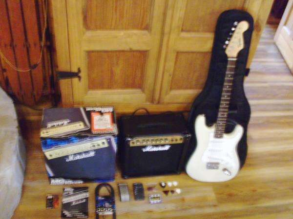 Fender Squire Bandit Guitar - Stratocaster 1