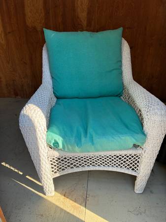 Vintage Wicker Chair 1