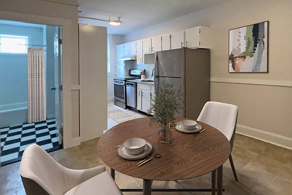 $2,100 / 1br - ** NO FEE ** Beverly 1 bed off Pond St in Beverly. W/D in unit.63810012820353120