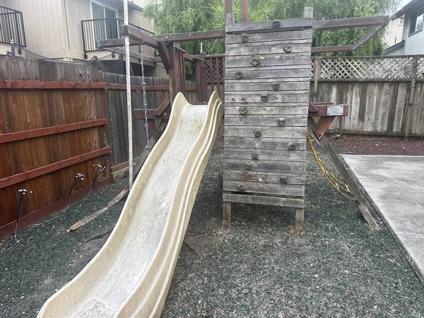Rainbow Play Systems Play Structure 1