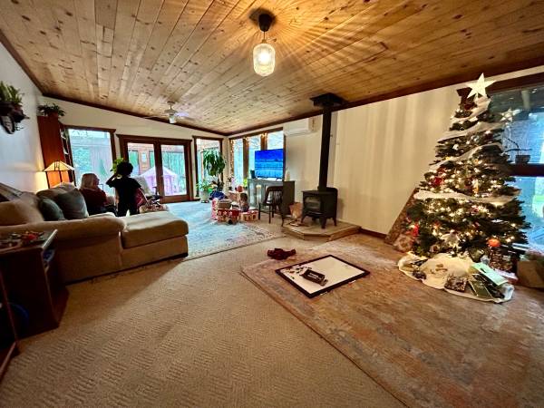 $2,490 / 2br - 2200ft2 - Huge two bedroom house + hot tub on five acres of redwoods - Sublet (Fort Bragg)64000750069378122