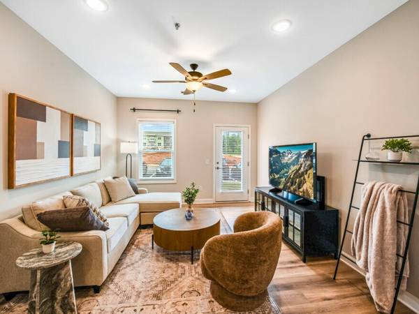 $1,330 / 2br - Preferred Employers Save HUGE on your new home! (Burlington)64027437741571121