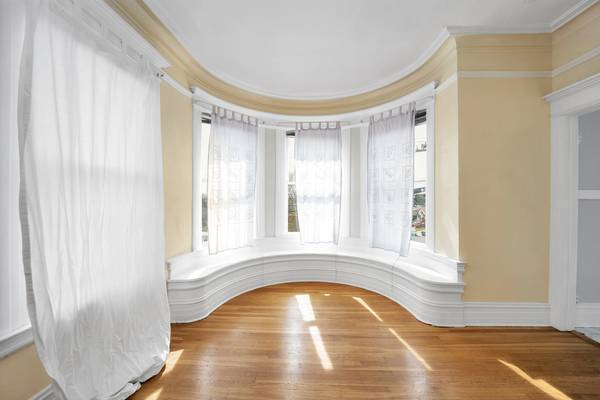 $1,225 ***Live in the Historic Borland House*** (oakland east)63813715788161123