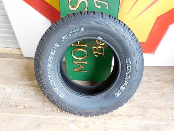 cooper discoverer a/t3  LT285/65R17 1