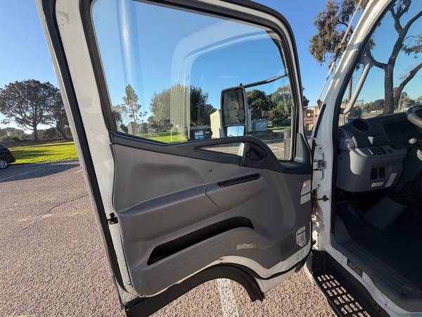 2012 Mitsubishi Fuso - Photo 12