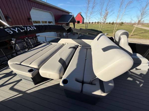 2023 tritoon sylvan x3 crz 1