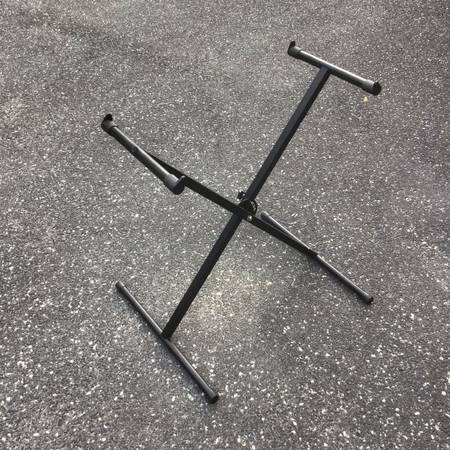 Soporte para teclado electrónico - $10 (Concord)63471346953603121