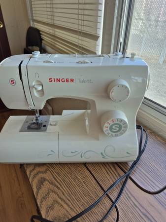 Sewing Machine, Singer 1