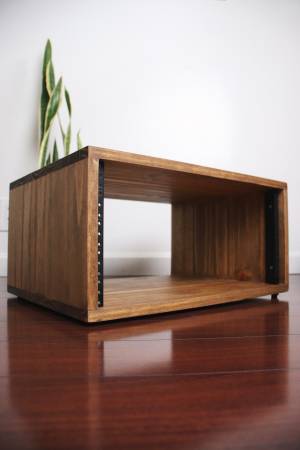 Handcrafted Solid Wood 5U Studio Equipment Rack 1