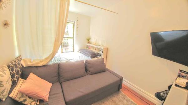 $2,799 SEE  Tuesday 6pm....STEPS TO WEST VILLAGE !!....16th & 8th... BRITE (Chelsea)63816602838019121