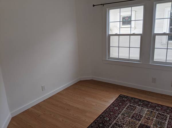$1,200 / 4br - 2 rooms available in sunny East Oakland home (oakland east)63880016526081121