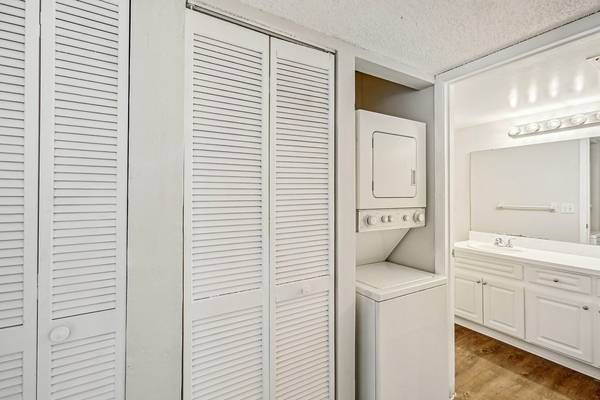 $1,575 / 2br - 950ft2 - Walk In Closets, On-site Maintenance, Business Center (26675 Players Cir, Lutz, FL)63976135533826123